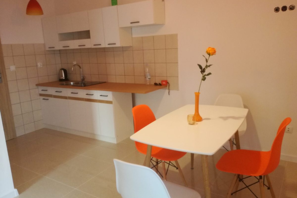 Apartament A (2+2) „Mandarynkowy” dav
